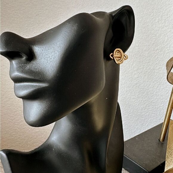 Vintage style stud earrings A596 - Picture 4 of 4